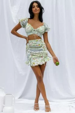 Selfie Leslie Azure Sky Ruched Mini Skirt Printed Green