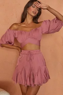 Selfie Leslie Linka Off-Shoulder Half Sleeve Tie-Back Crop Top Rose