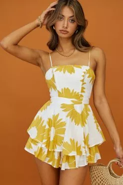 Selfie Leslie Alexandria Square Neckline Tie Back Romper Large Sunflower Print Yellow