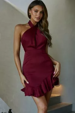 Selfie Leslie On The Prowl Halterneck Asymmetrical Hem Dress Wine