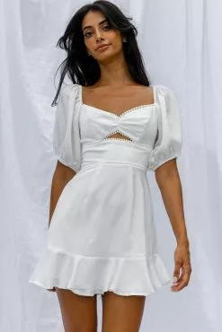 Selfie Leslie Catch Feelings Sweetheart Neckline Puff Sleeve Dot Trim Dress White