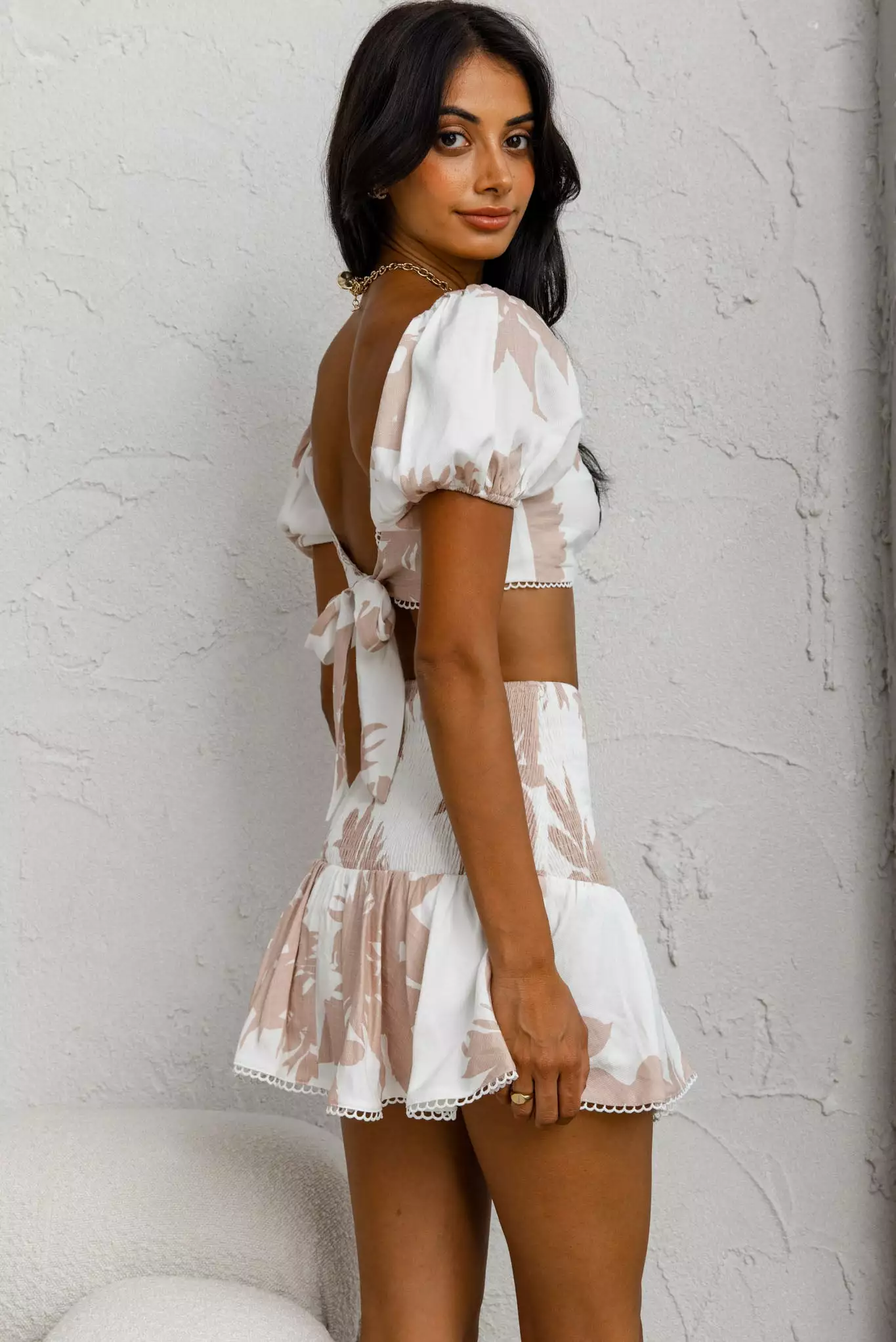 Selfie Leslie Escape With Me Tied Back Crop Top Printed Blush - Image 2