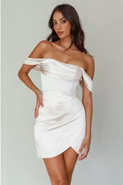 Selfie Leslie Night To Remember Off-Shoulder Dress Champagne