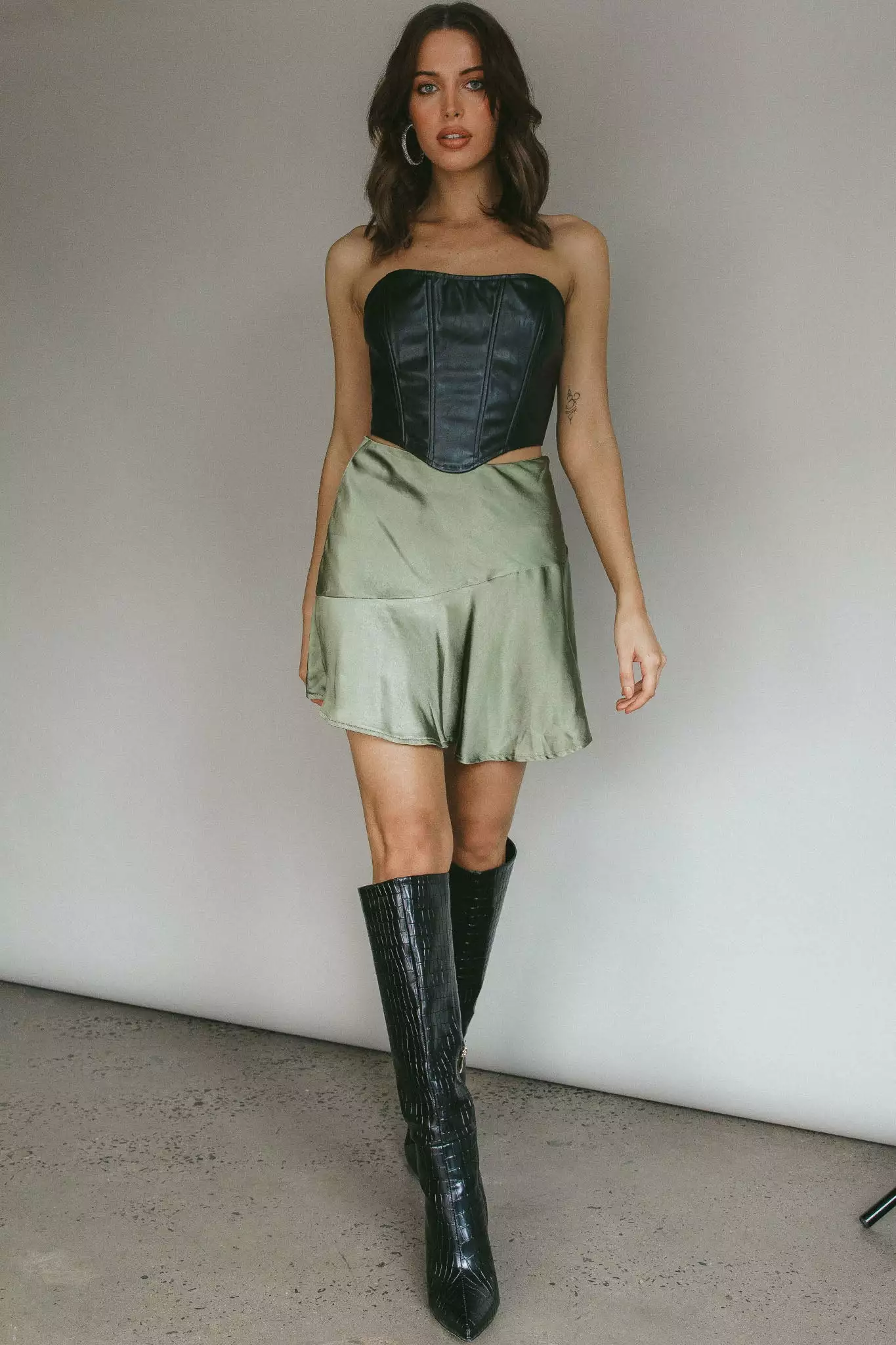 Selfie Leslie Gwyneth Flounce Mini Skirt Khaki - Image 5