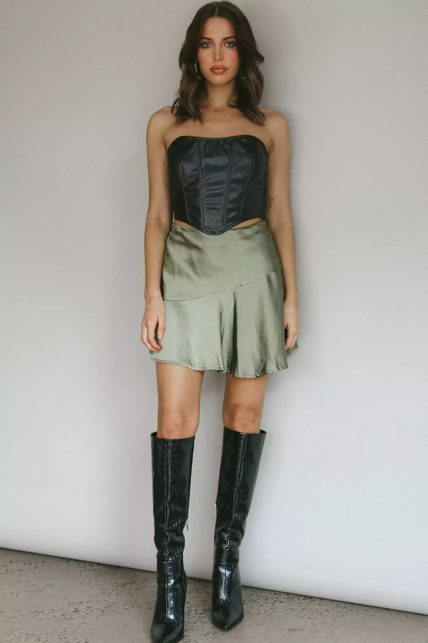 Selfie Leslie Gwyneth Flounce Mini Skirt Khaki - Image 6