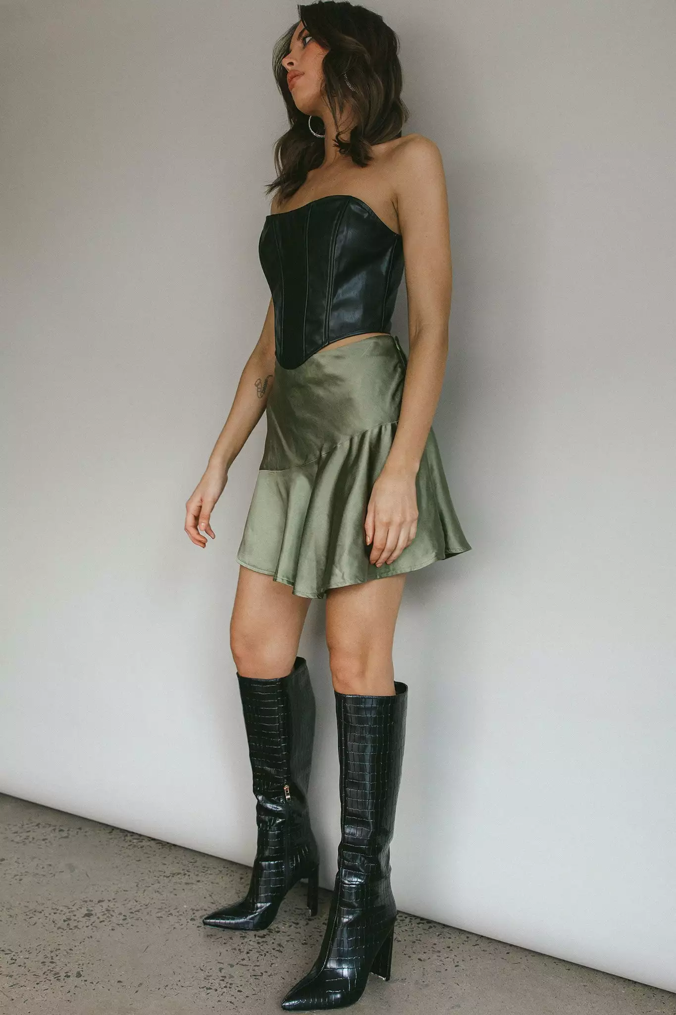 Selfie Leslie Gwyneth Flounce Mini Skirt Khaki - Image 3