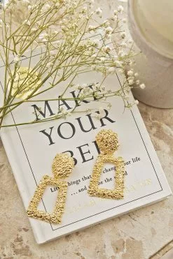 Selfie Leslie London Textured Earrings Gold