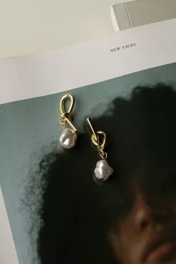 Selfie Leslie Ariel Pearl Drop Earrings Gold