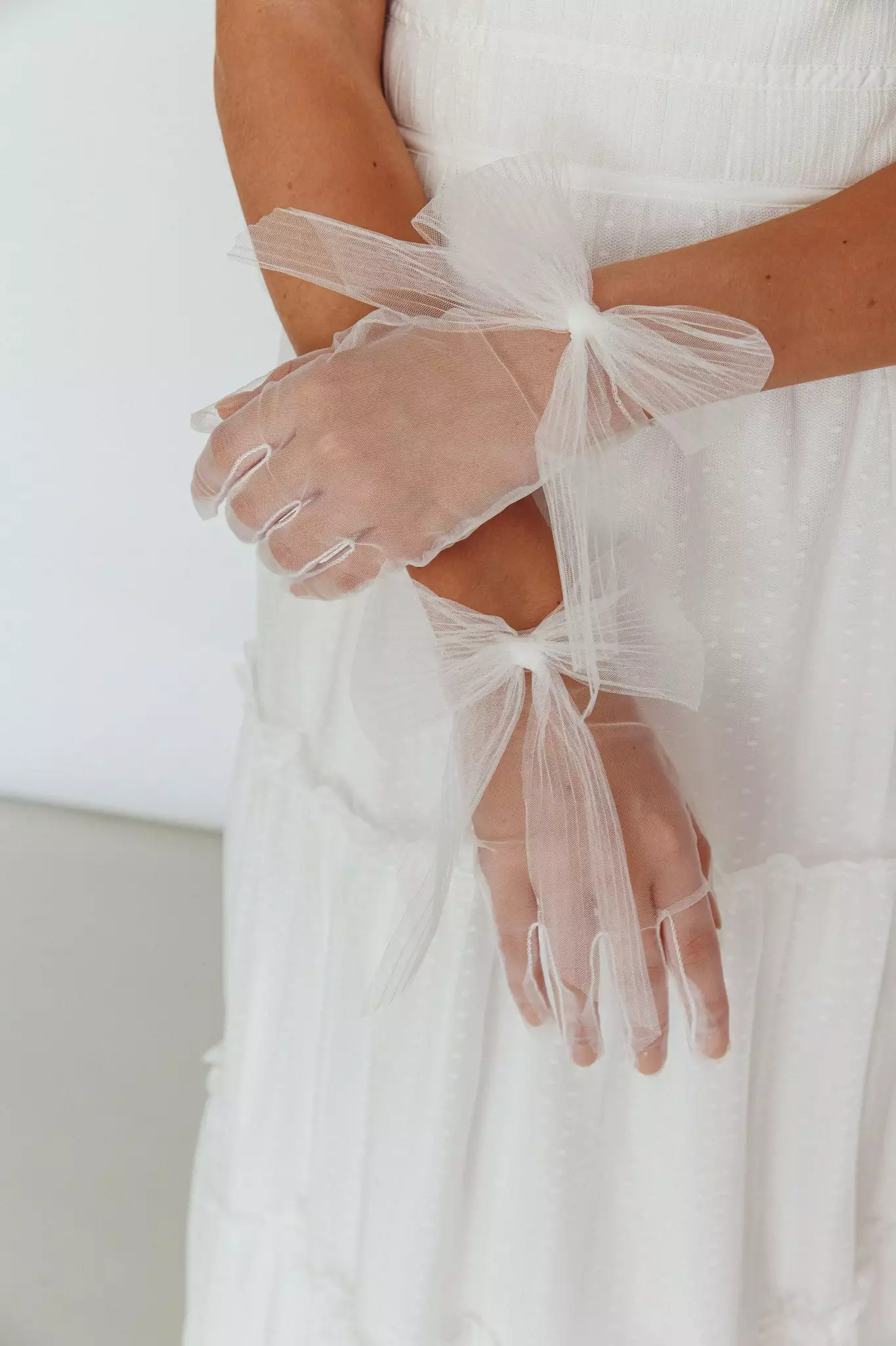 Selfie Leslie Evangeline Bow Gloves White - Image 2