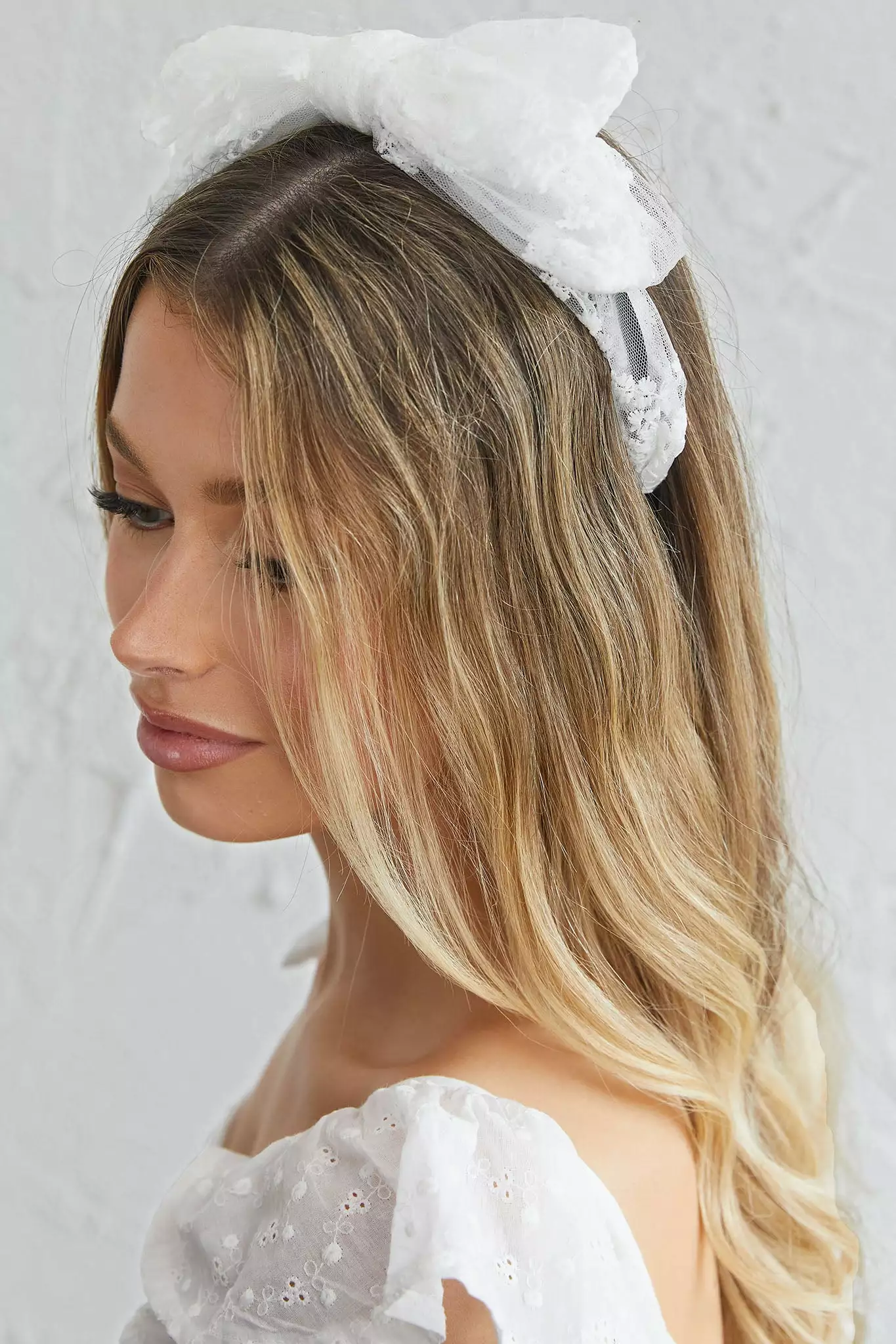 Selfie Leslie Alice Lace Bow Headband White - Image 2