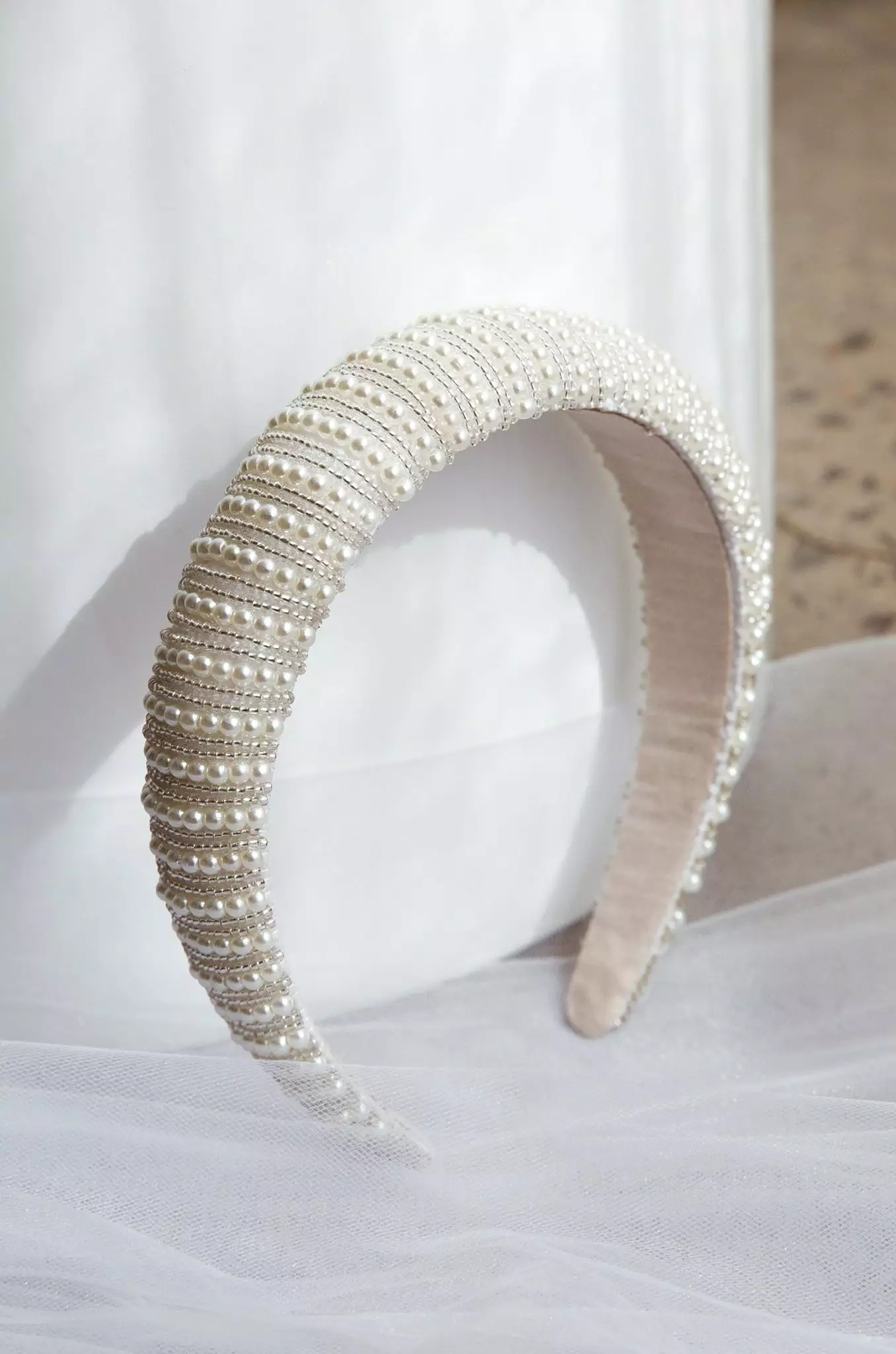 Selfie Leslie Nevaeh Wide Pearl Headband White - Image 4