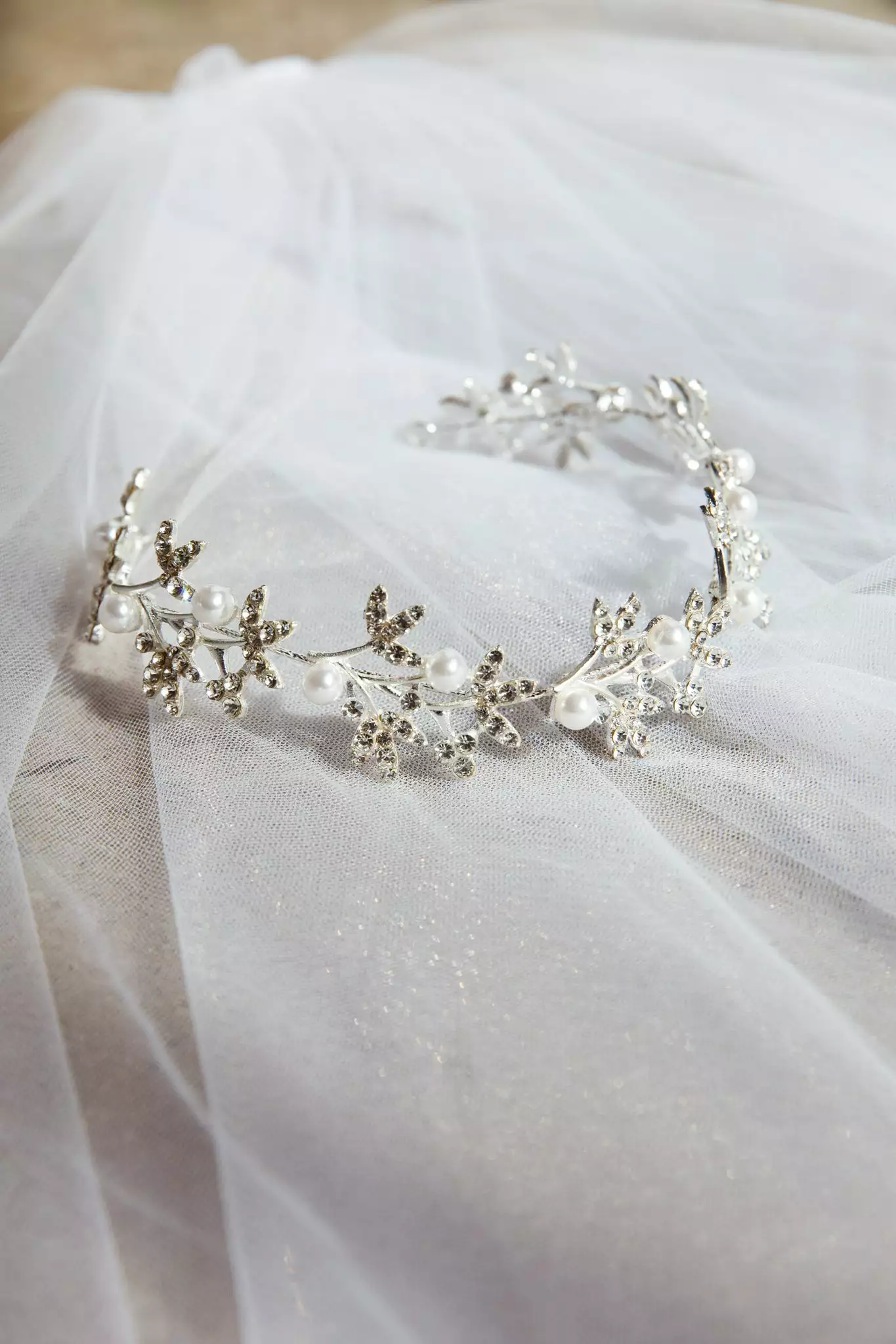 Selfie Leslie Leaves & Pearl Wire Headband Silver - Image 4