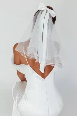 Selfie Leslie Florence Bow Bridal Veil White