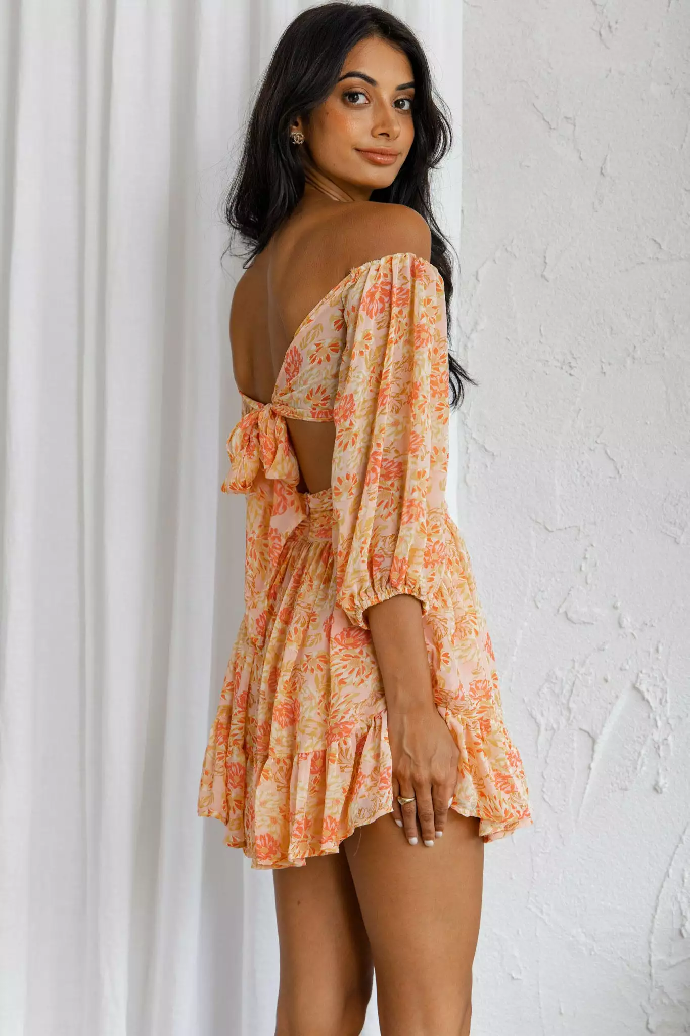 Selfie Leslie Abby Off-Shoulder Tie-Up Back Crop Top Floral Print Pink - Image 2