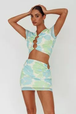 Selfie Leslie Angelus Short Sleeve Crop Top Printed Cream