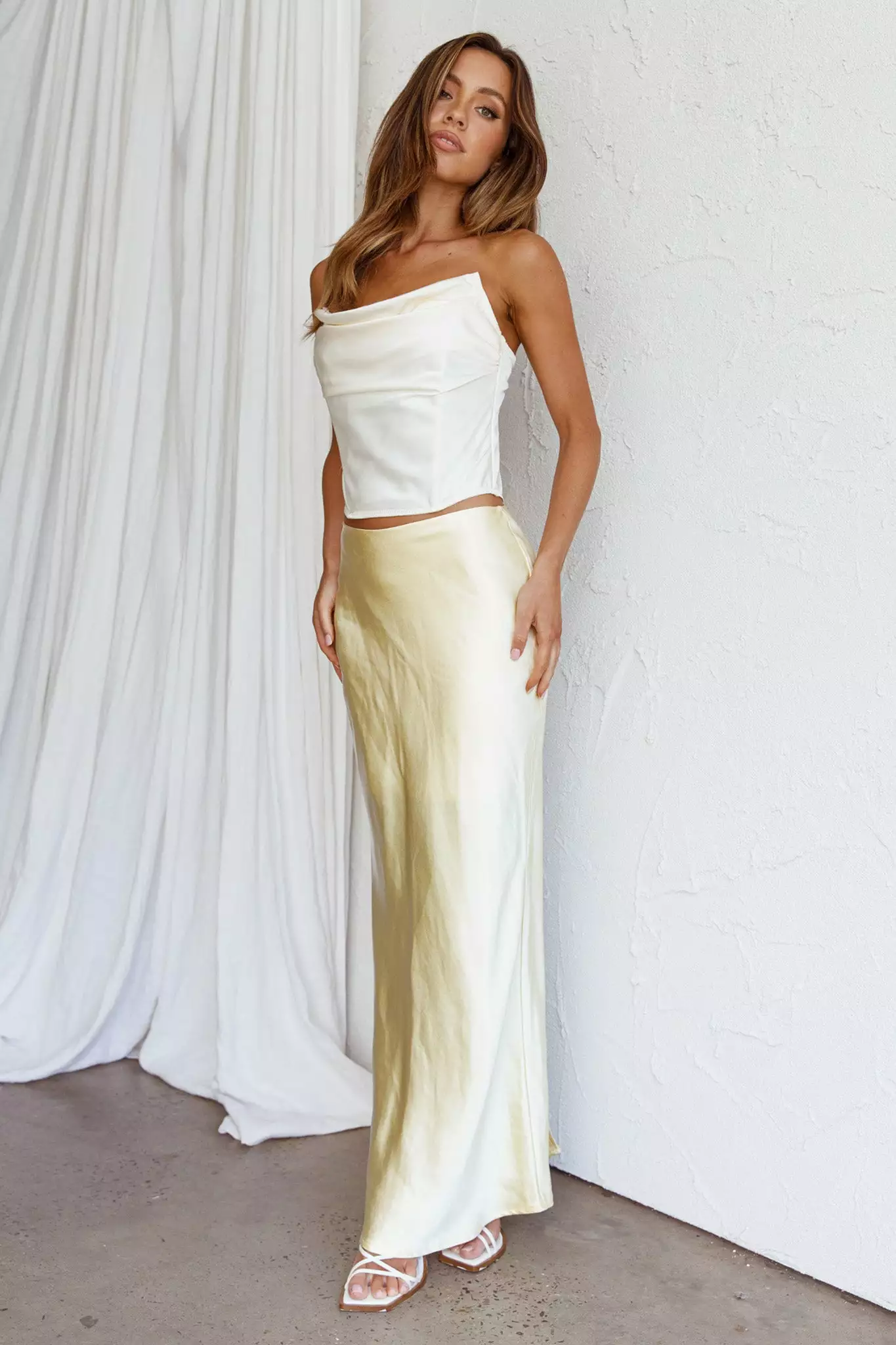 Selfie Leslie Sun Rose Strapless Crop Top Creme - Image 3