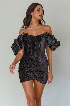 Selfie Leslie So Famous Off-Shoulder Mini Dress Black