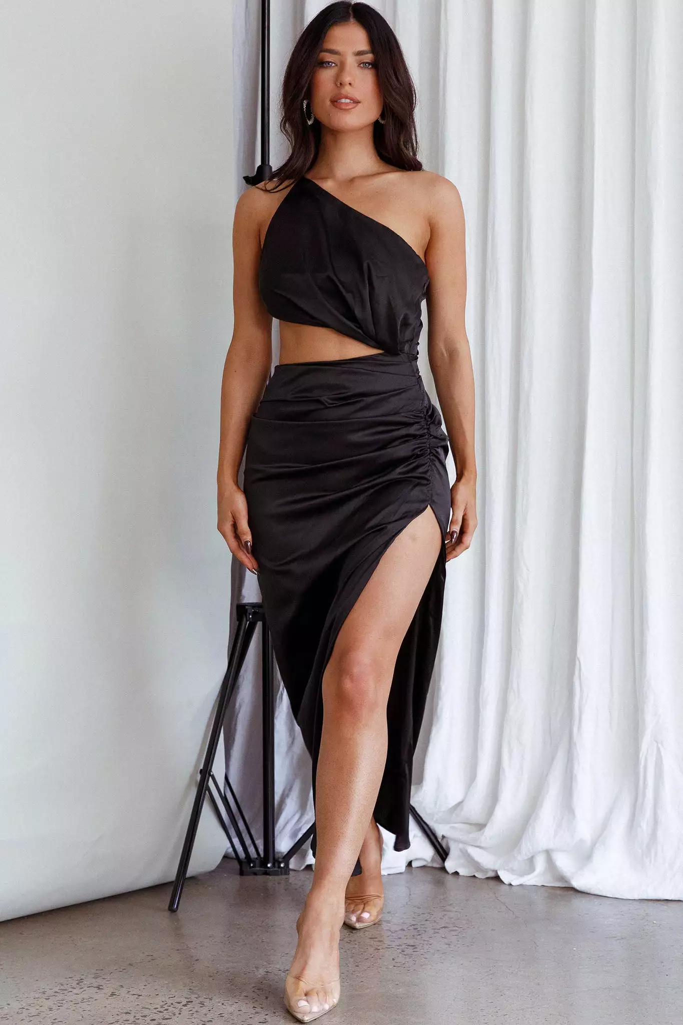 Selfie Leslie Alessa One-Shoulder Midi Dress Black - Image 7