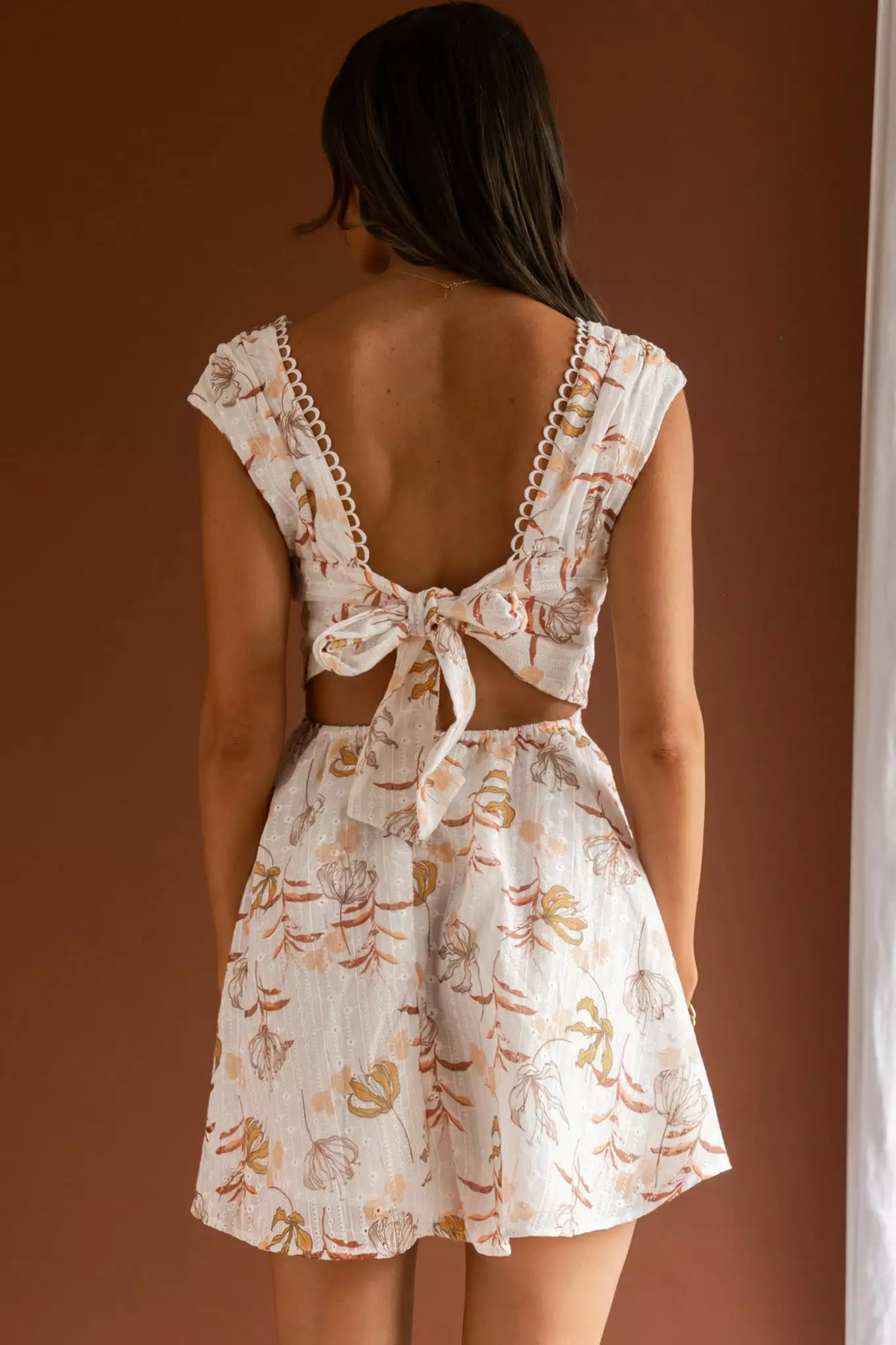 Selfie Leslie Braxton Tied Back Mini Dress Floral Orange - Image 2