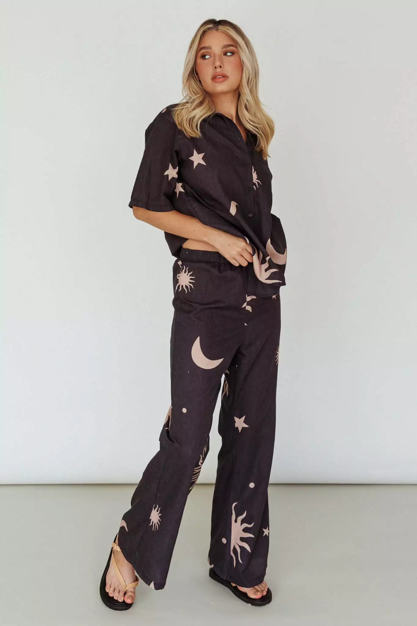Indi Luxe Just A Hunch Pants Sun Moon Black