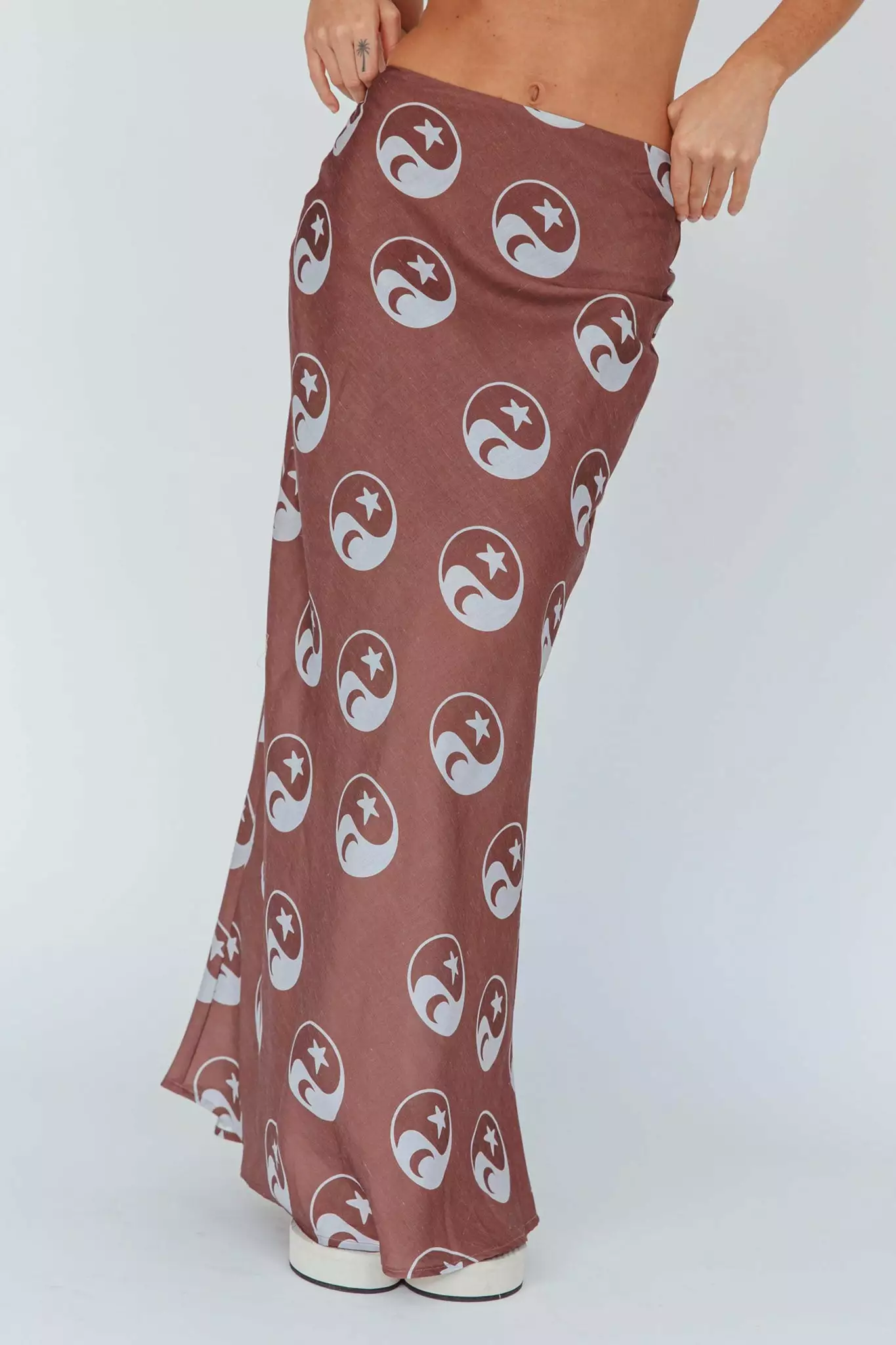 Selfie Leslie Just A Hunch Maxi Skirt Yin Yang Coco - Image 4
