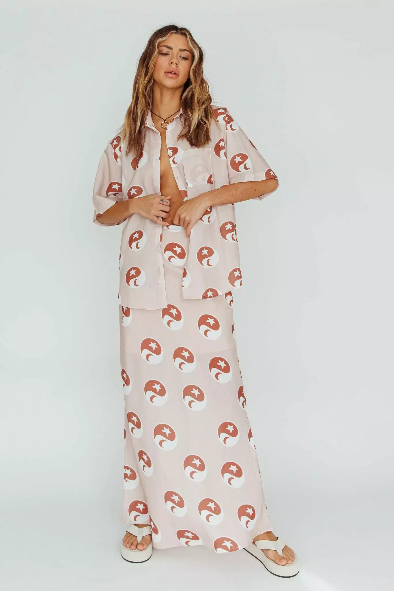 Selfie Leslie Just A Hunch Maxi Skirt Yin Yang Rose - Image 3