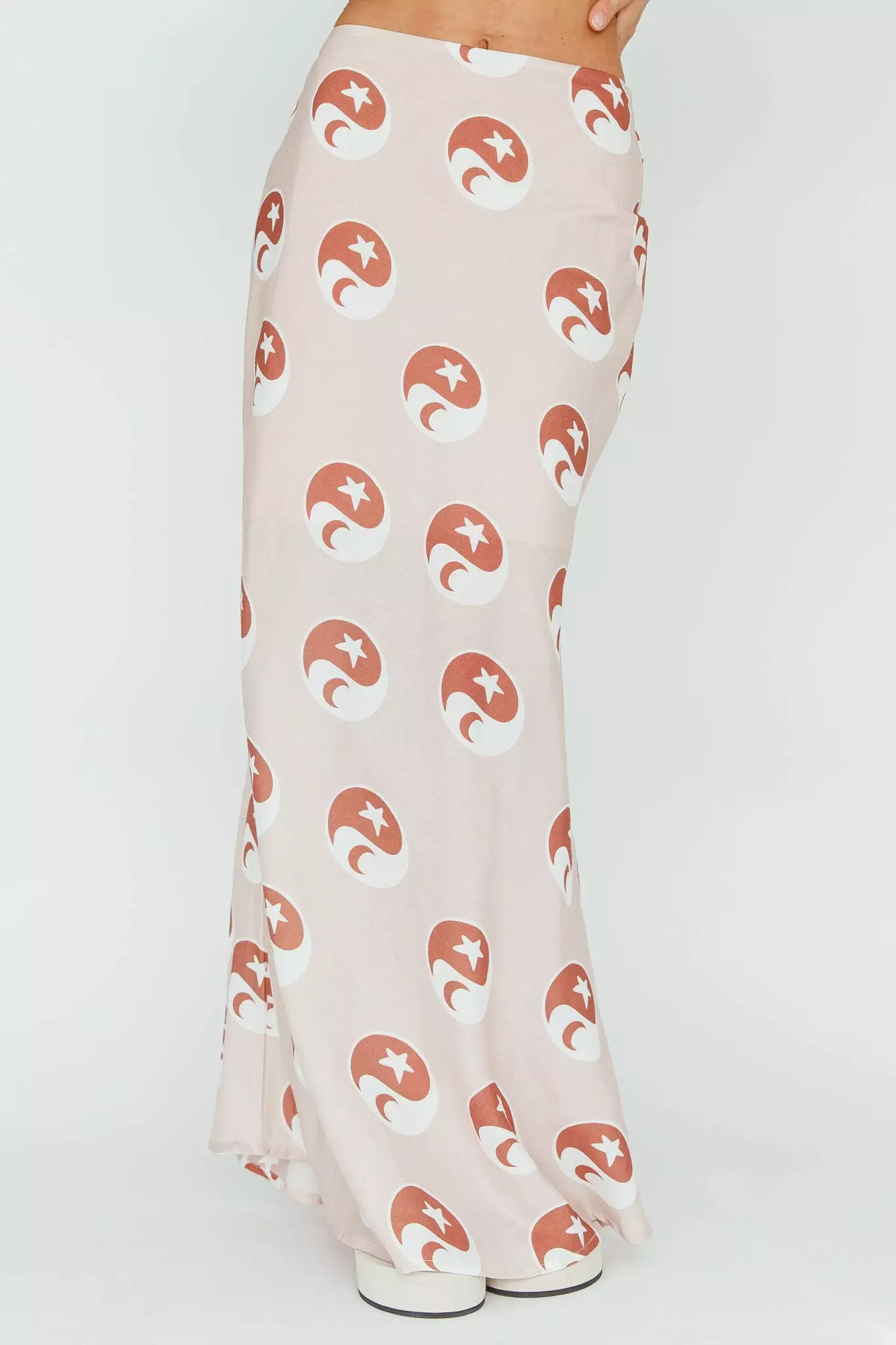 Selfie Leslie Just A Hunch Maxi Skirt Yin Yang Rose - Image 4