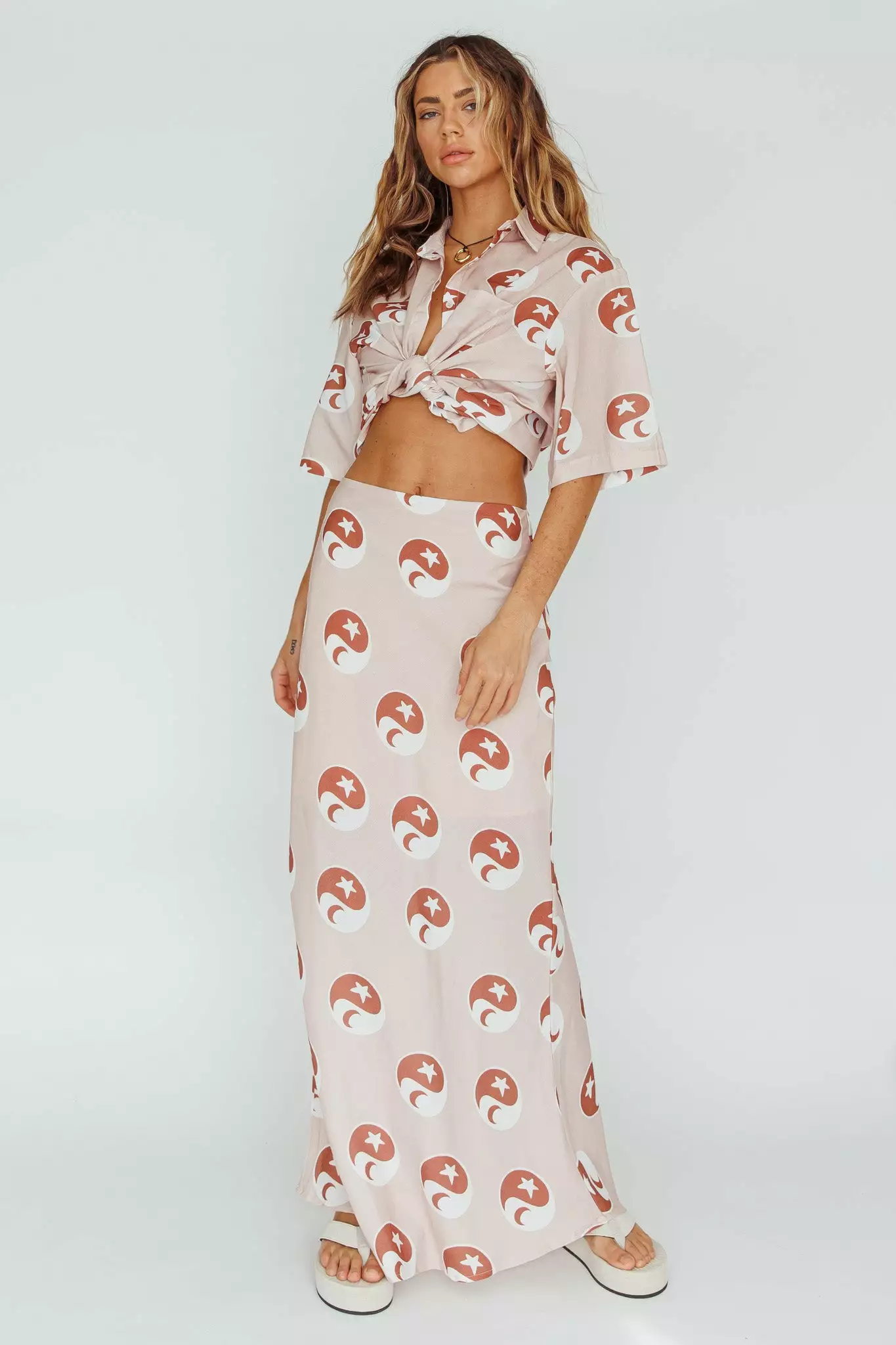 Selfie Leslie Just A Hunch Maxi Skirt Yin Yang Rose - Image 5